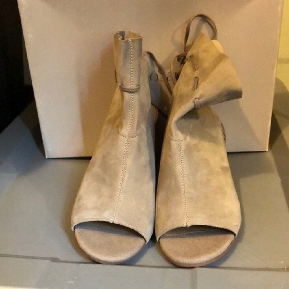 Franco sarto size 7.5 Fenwick peep toe stacked heel